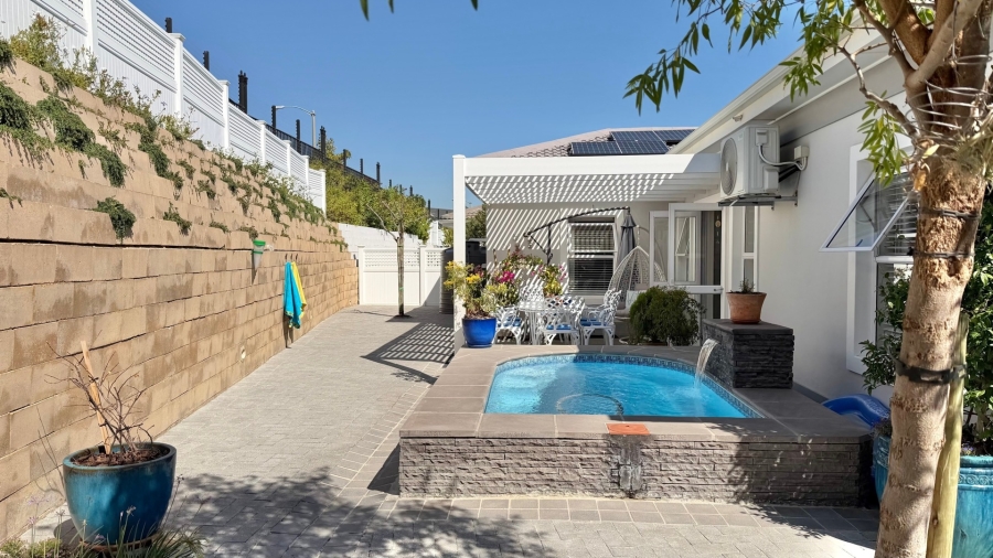 3 Bedroom Property for Sale in Dennegeur Western Cape